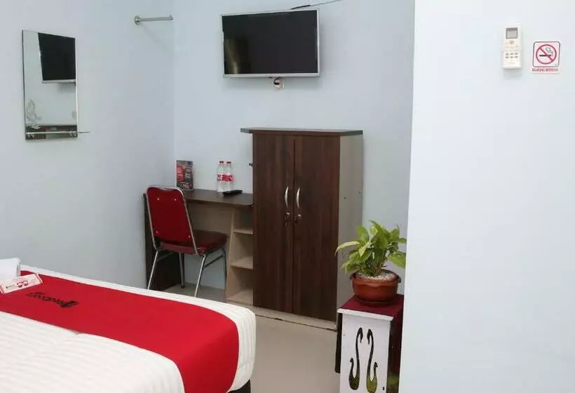 Hotelli Reddoorz Syariah Near Suncity Mall Madiun