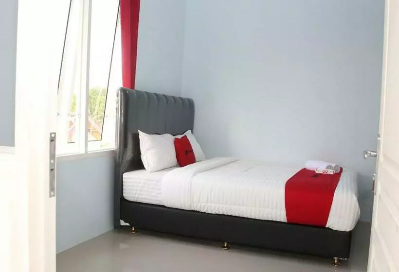 Hotelli Reddoorz Syariah Near Suncity Mall Madiun