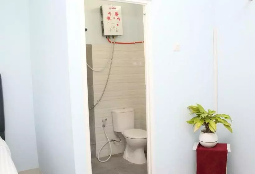 Hotelli Reddoorz Syariah Near Suncity Mall Madiun