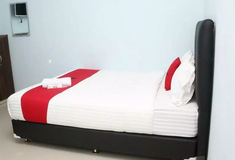 Hotelli Reddoorz Syariah Near Suncity Mall Madiun