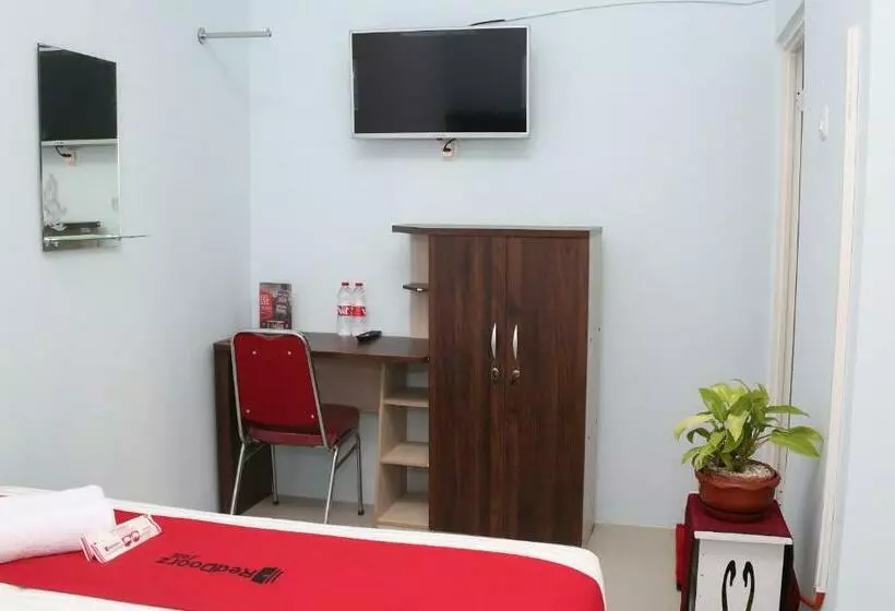 Hotelli Reddoorz Syariah Near Suncity Mall Madiun