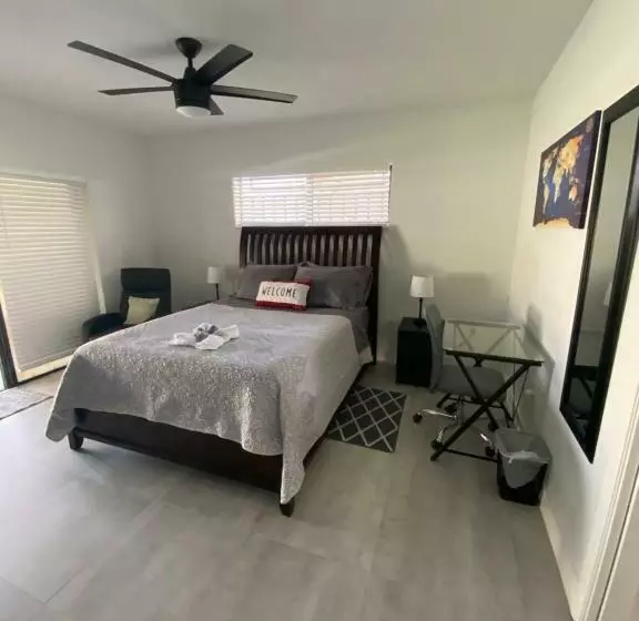 پانسیون Lyz Miami