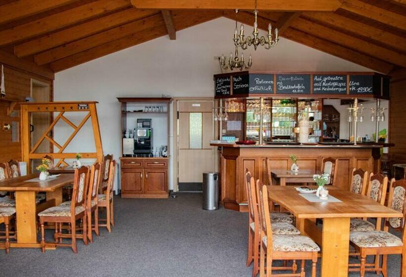 Ausflugsrestaurant & Pension Aalbude & Hausfloßvermietung Am Kummerower See