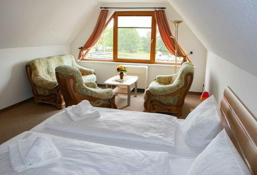 Ausflugsrestaurant & Pension Aalbude & Hausfloßvermietung Am Kummerower See