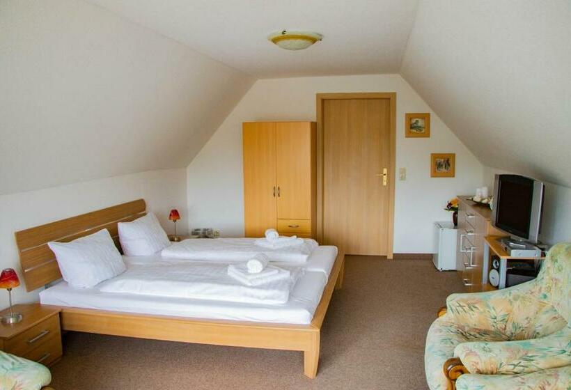 Ausflugsrestaurant & Pension Aalbude & Hausfloßvermietung Am Kummerower See