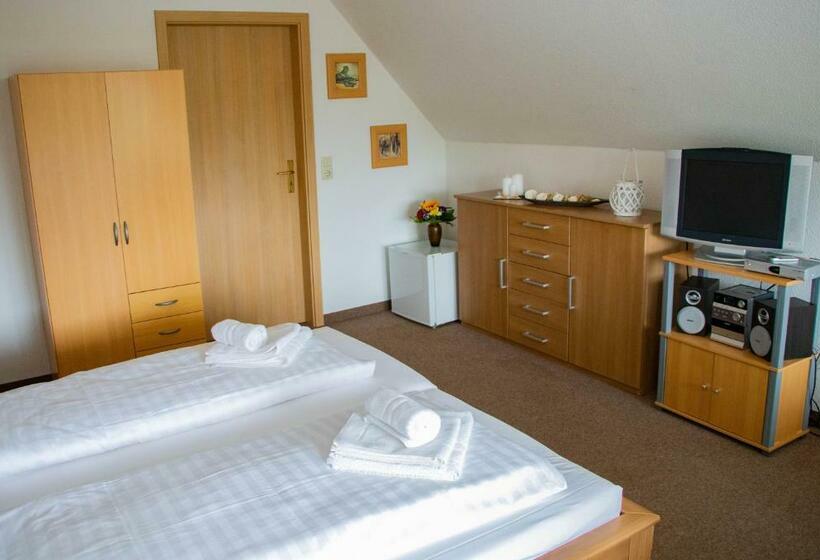 Ausflugsrestaurant & Pension Aalbude & Hausfloßvermietung Am Kummerower See