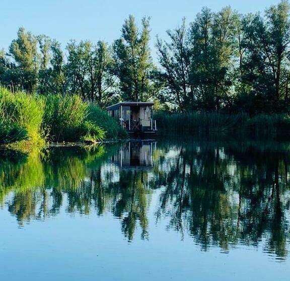 Ausflugsrestaurant & Pension Aalbude & Hausfloßvermietung Am Kummerower See