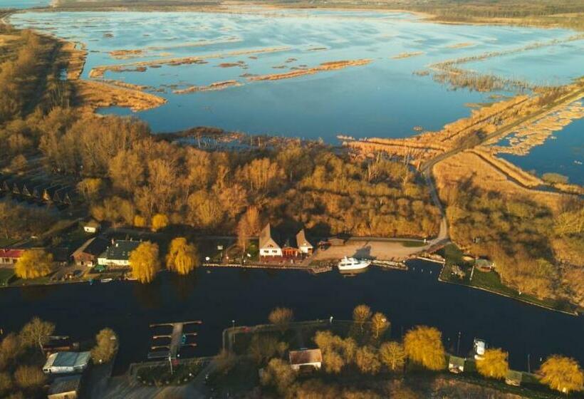 Ausflugsrestaurant & Pension Aalbude & Hausfloßvermietung Am Kummerower See