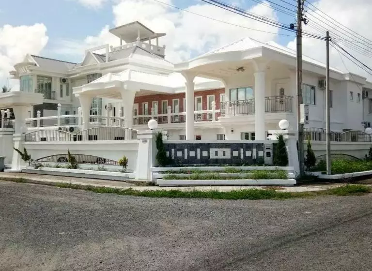 ペンション The Magnificent White House In Semporna
