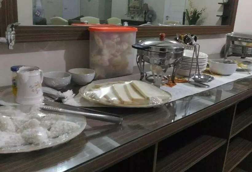 Aamiaismajoitus (B&B) Puri Ratna Joewita