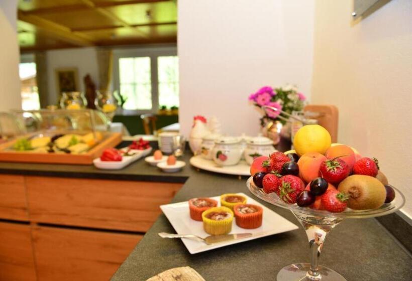 هتل Garni Ingeborg