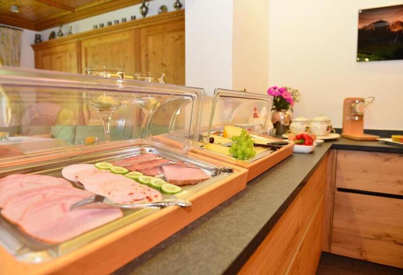 هتل Garni Ingeborg