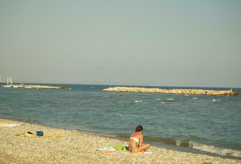 پانسیون Moon Light Studio