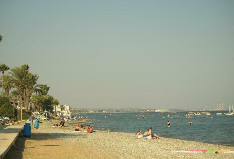 پانسیون Moon Light Studio