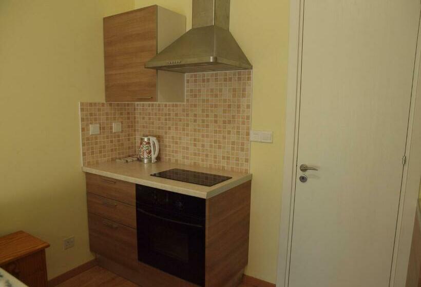 پانسیون Moon Light Studio