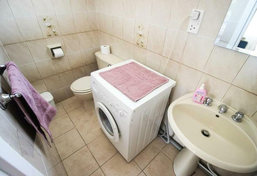 پانسیون Moon Light Studio