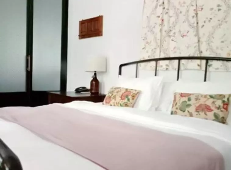 בית מלון כפרי Brown Feather