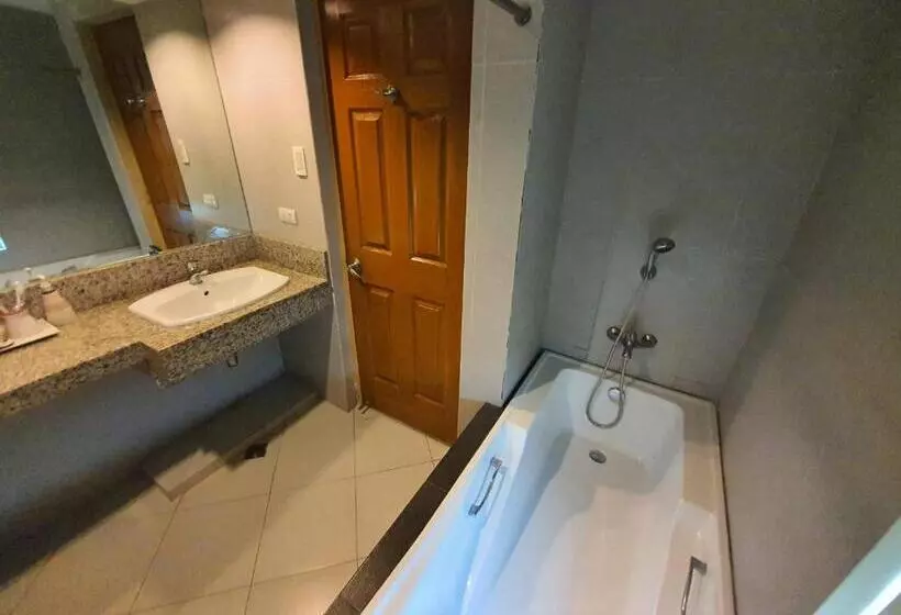 Festive Hotel Makati