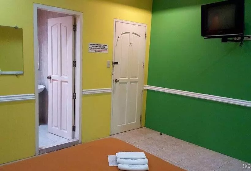 Отель Hollywood Drivein