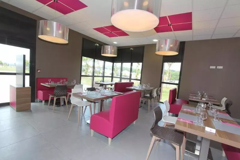 בית מלון כפרי Ibis Styles Castres