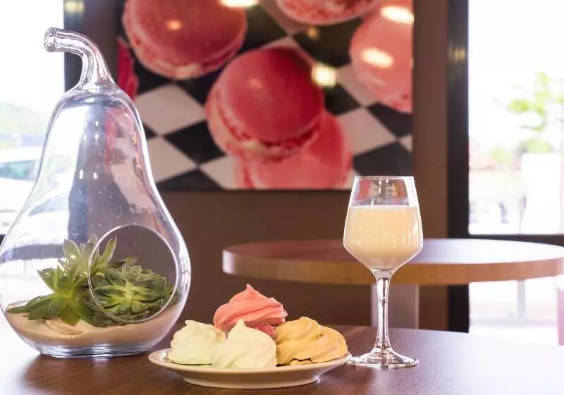 בית מלון כפרי Ibis Styles Castres