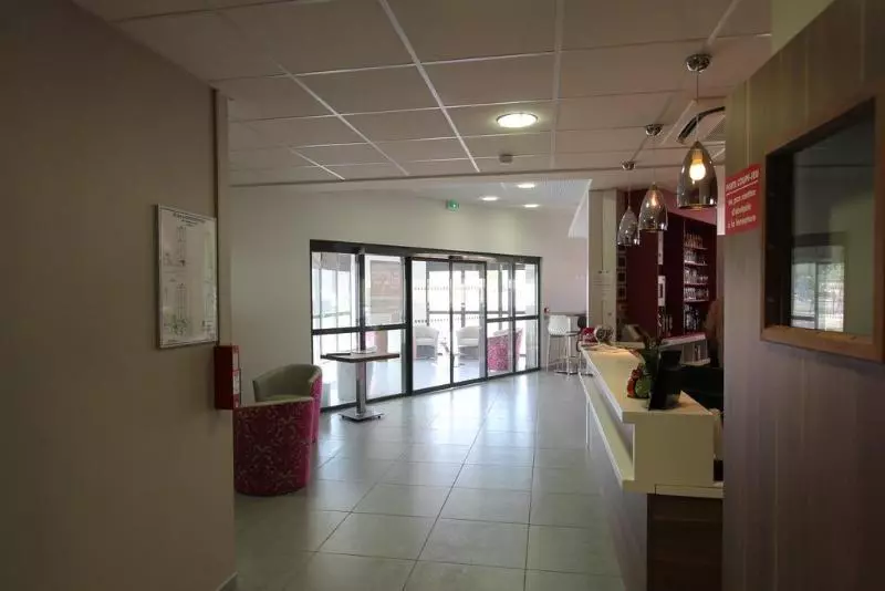 בית מלון כפרי Ibis Styles Castres
