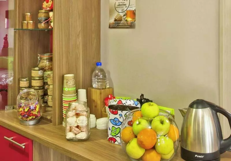 בית מלון כפרי Ibis Styles Castres