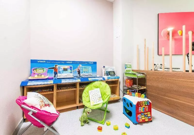 בית מלון כפרי Ibis Styles Castres