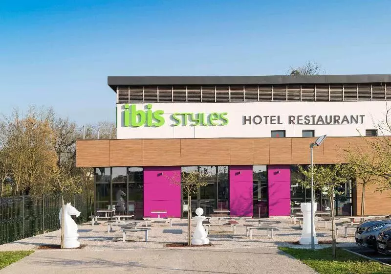 בית מלון כפרי Ibis Styles Castres