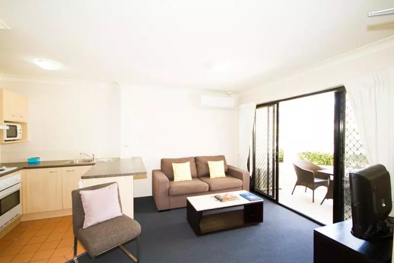 בית מלון כפרי Island Beach Resort