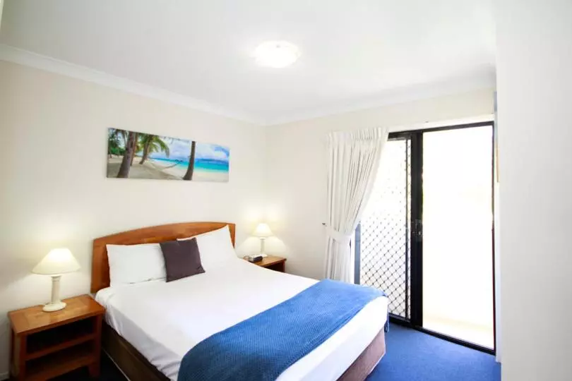 בית מלון כפרי Island Beach Resort