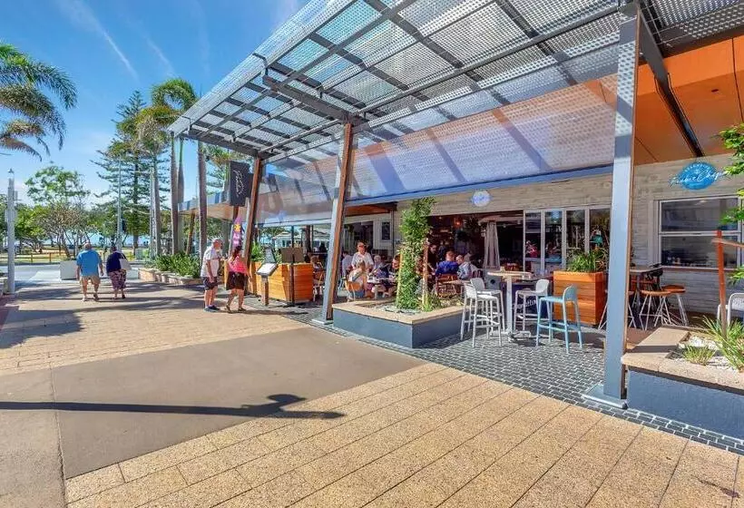 בית מלון כפרי Island Beach Resort