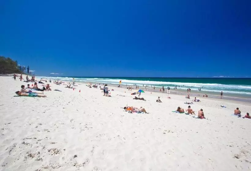 בית מלון כפרי Island Beach Resort