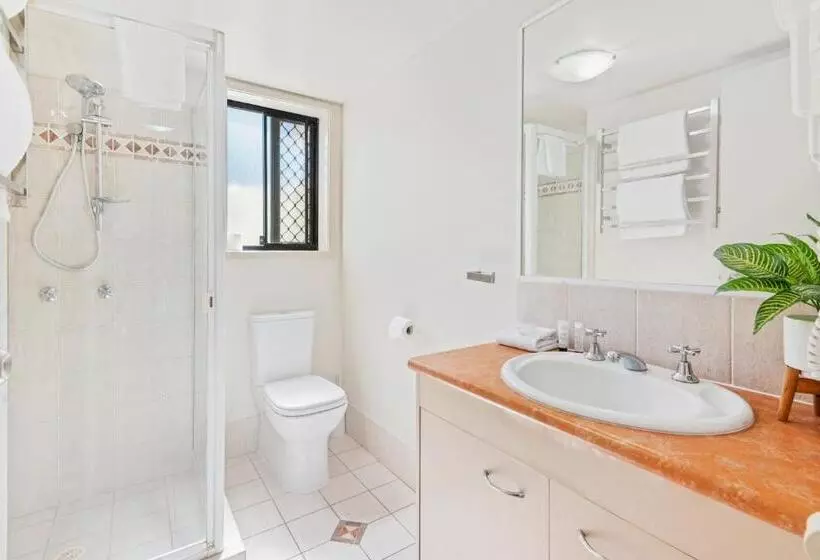 בית מלון כפרי Island Beach Resort