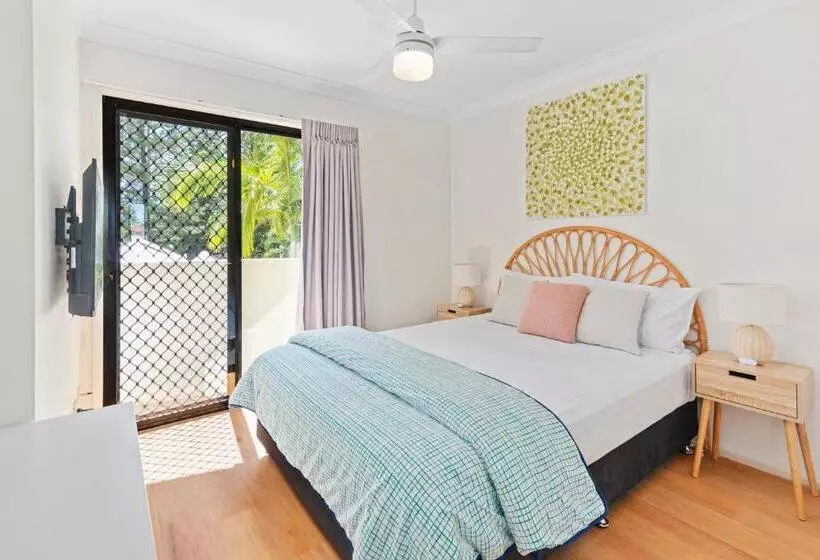 בית מלון כפרי Island Beach Resort