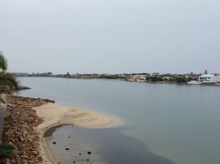 בית מלון כפרי Lakes