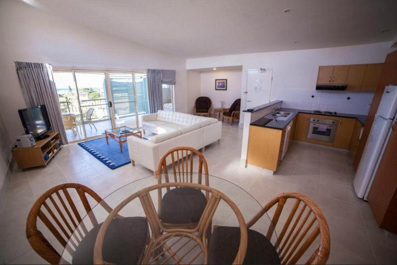 בית מלון כפרי Lennox Beach Resort