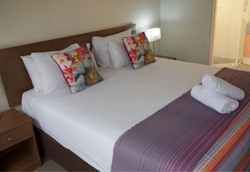 בית מלון כפרי Lennox Beach Resort