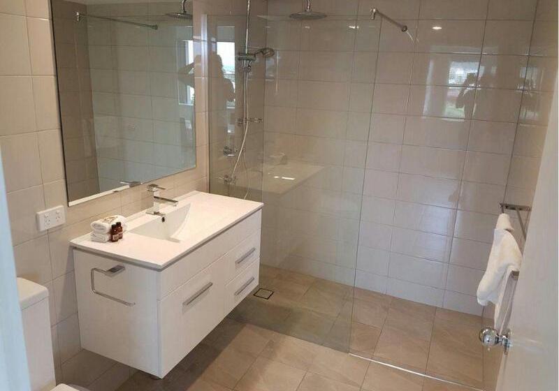 בית מלון כפרי Lennox Beach Resort