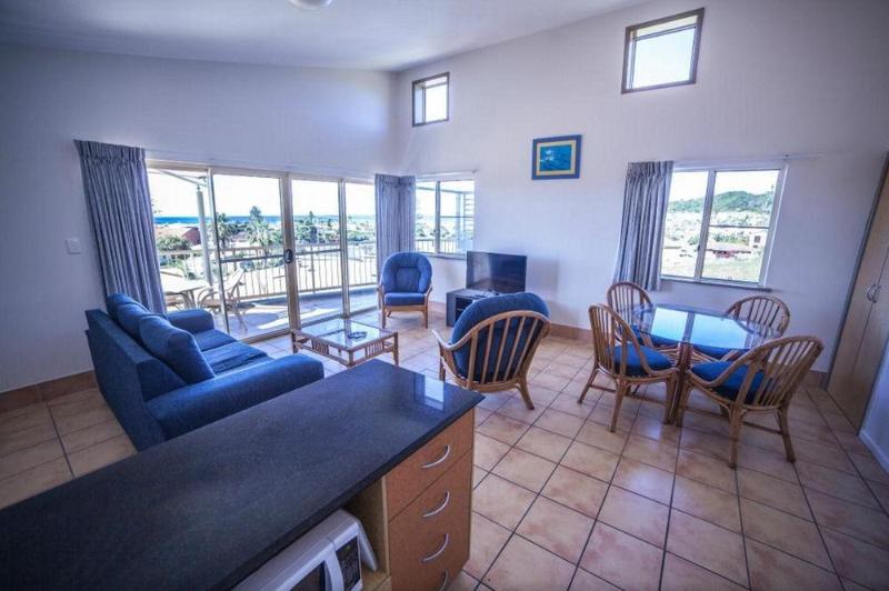 בית מלון כפרי Lennox Beach Resort