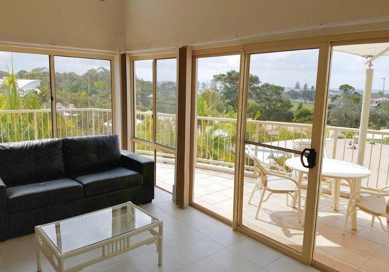 בית מלון כפרי Lennox Beach Resort