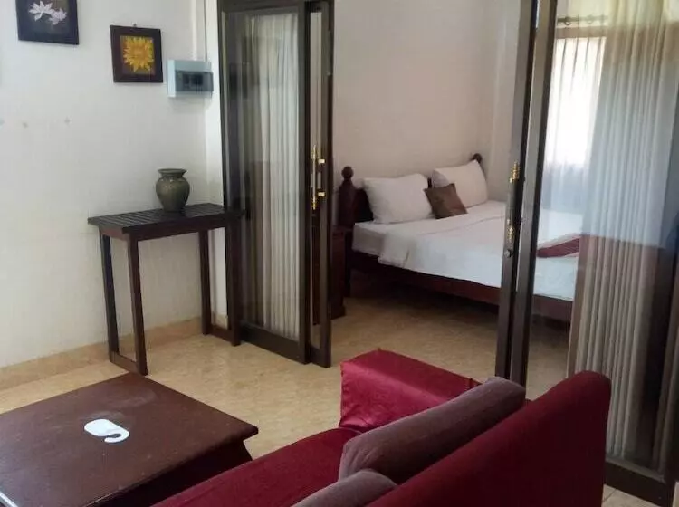 בית מלון כפרי Meewaya