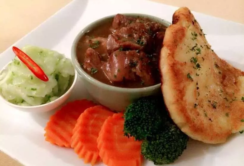 هتل Surin Bay Inn