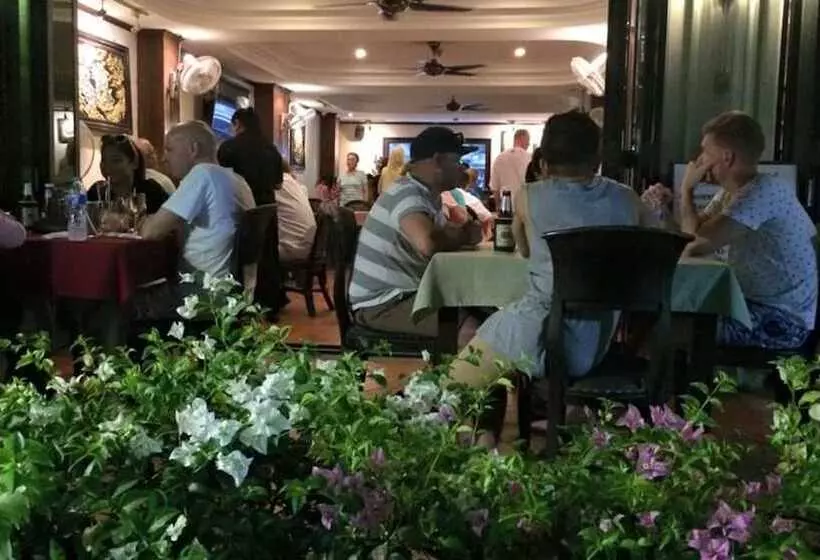 هتل Surin Bay Inn