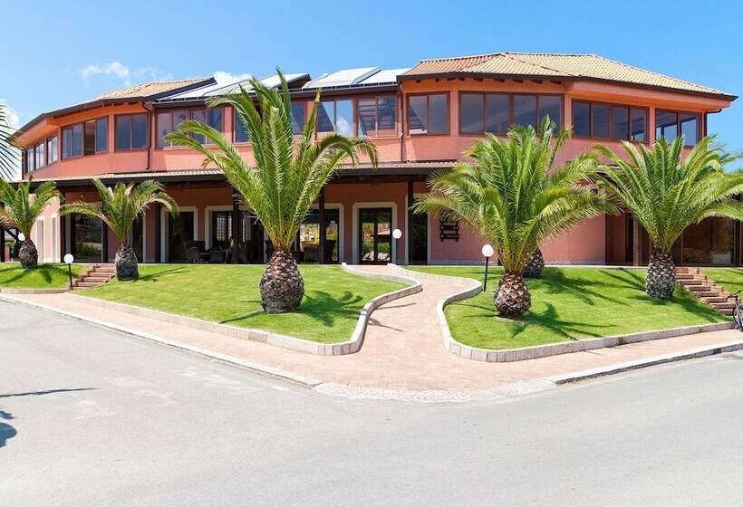 فندق Tindari Resort & Marina Beach