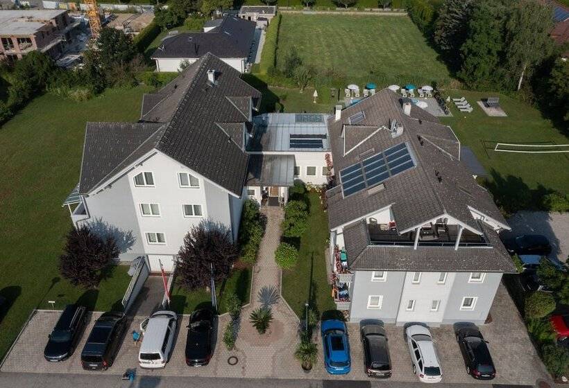 Отель Villa Flora