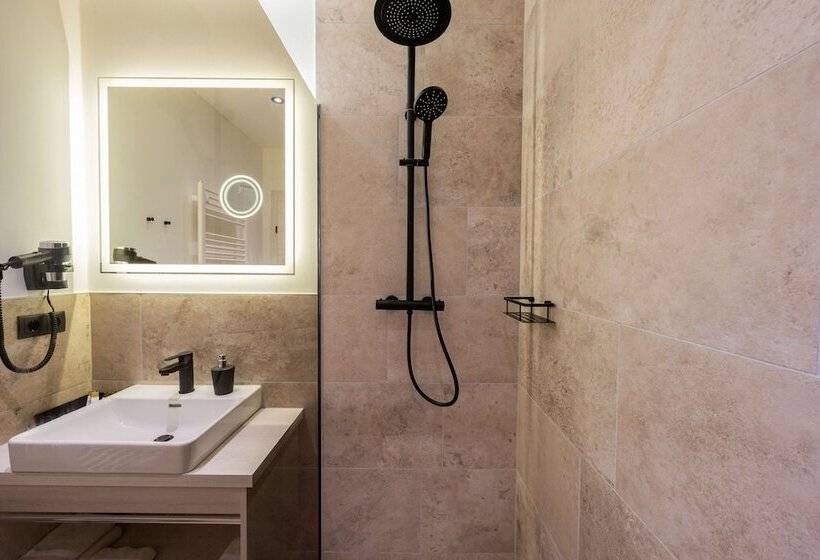 Отель Villa Flora