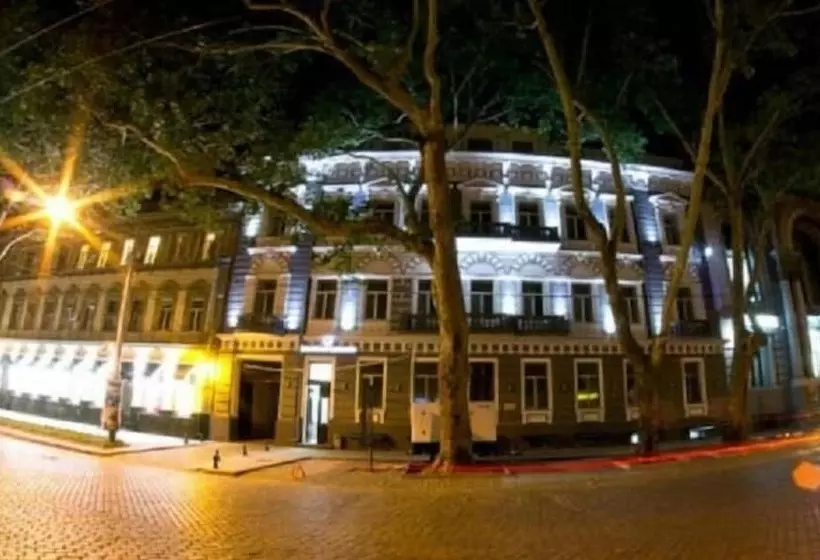 Metro Hotel Apartments