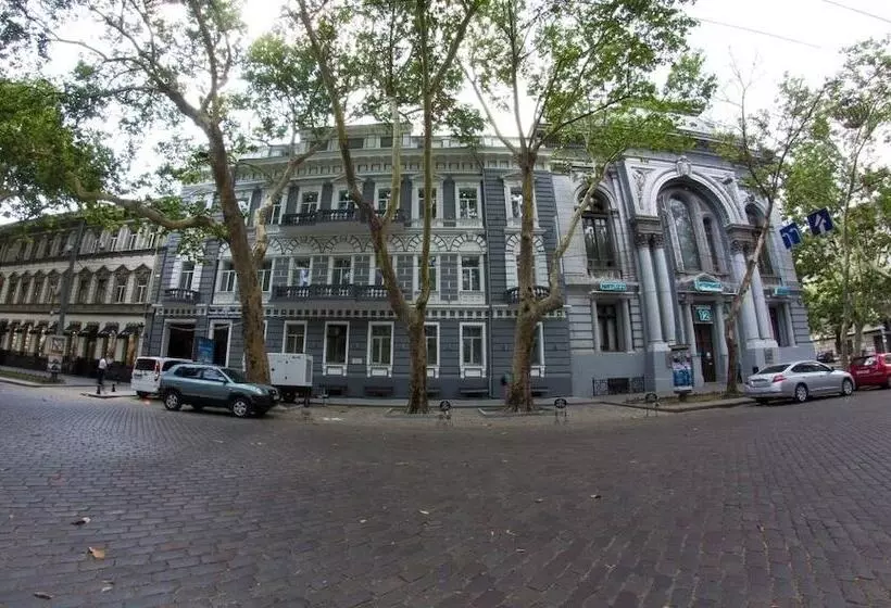 Metro Hotel Apartments