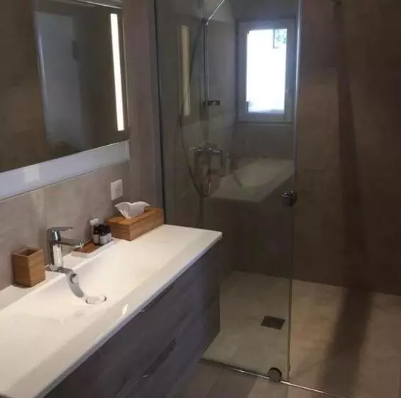 تختخواب و صبحانه Villa Made
